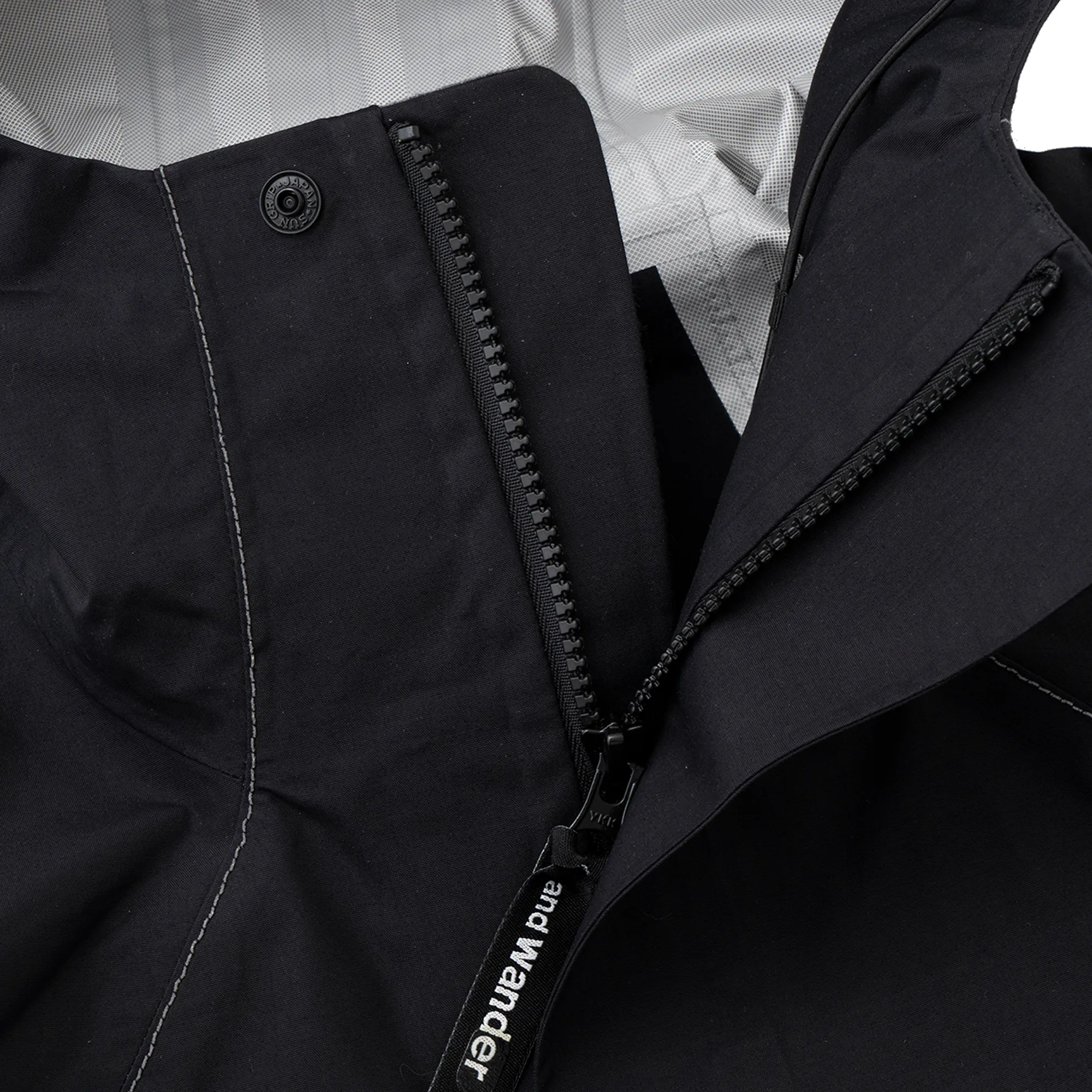 and wander 2.5L Hiker Rain Jacket Black