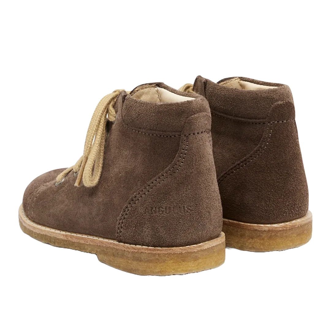 Classic lace-up shoe