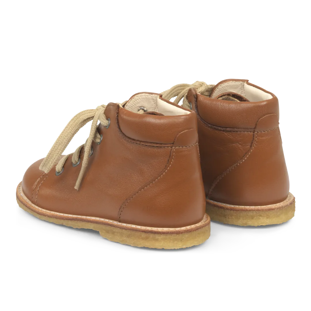 Classic lace-up shoe