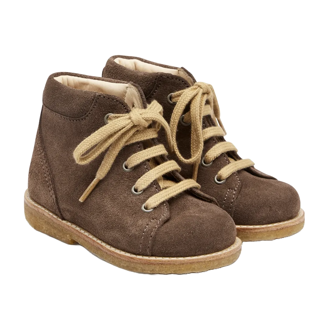 Classic lace-up shoe