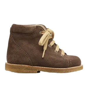 Classic lace-up shoe