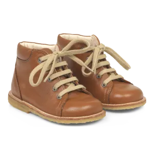 Classic lace-up shoe