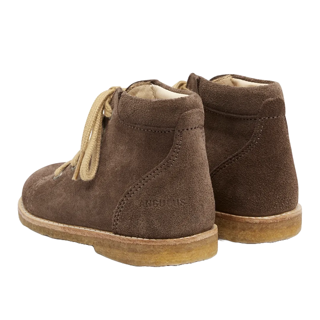 Classic lace-up shoe