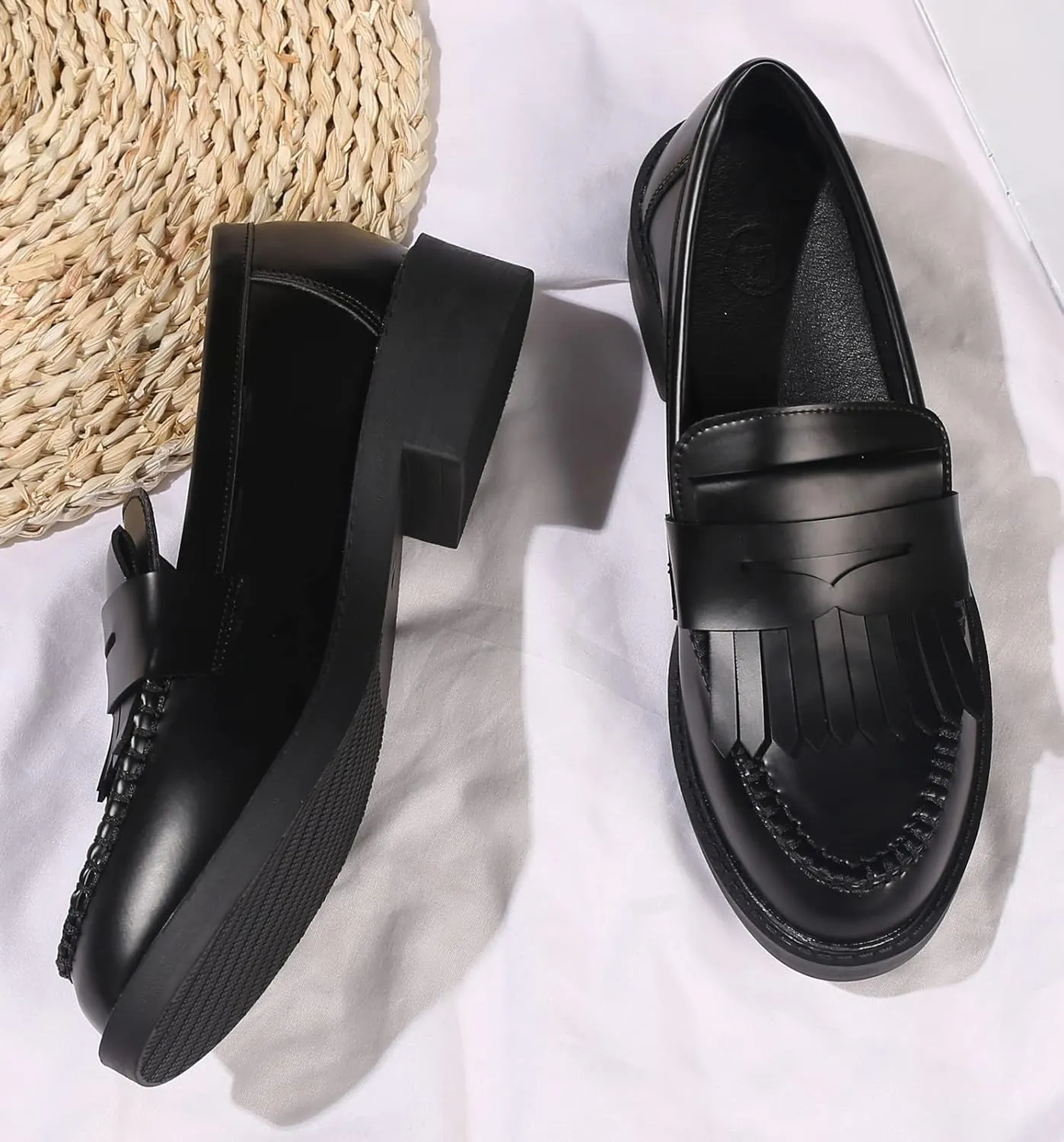 DADAWEN Women's Slip-On Tassel Round Toe Platform Casual Oxfords Dress Shoes