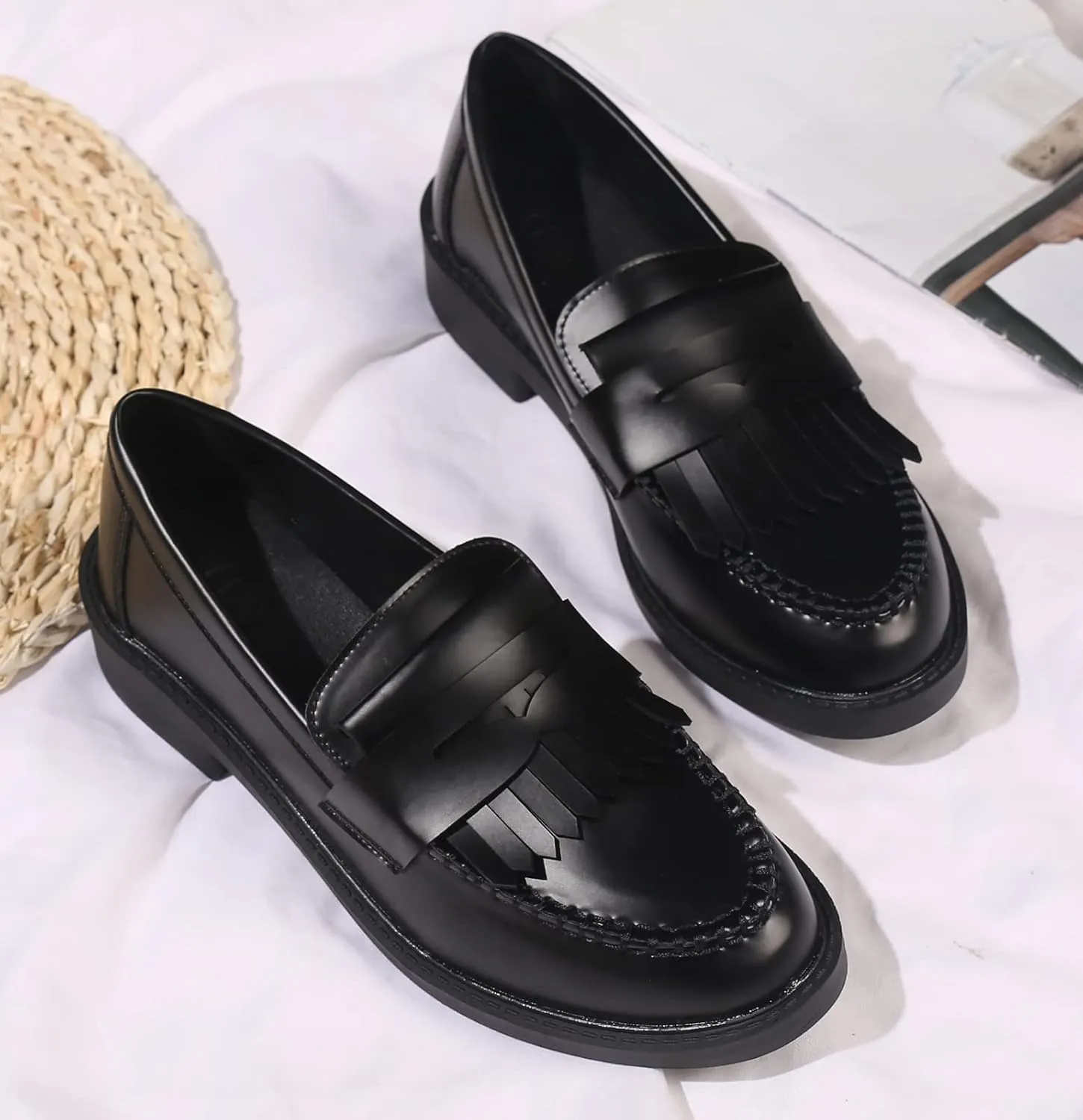 DADAWEN Women's Slip-On Tassel Round Toe Platform Casual Oxfords Dress Shoes