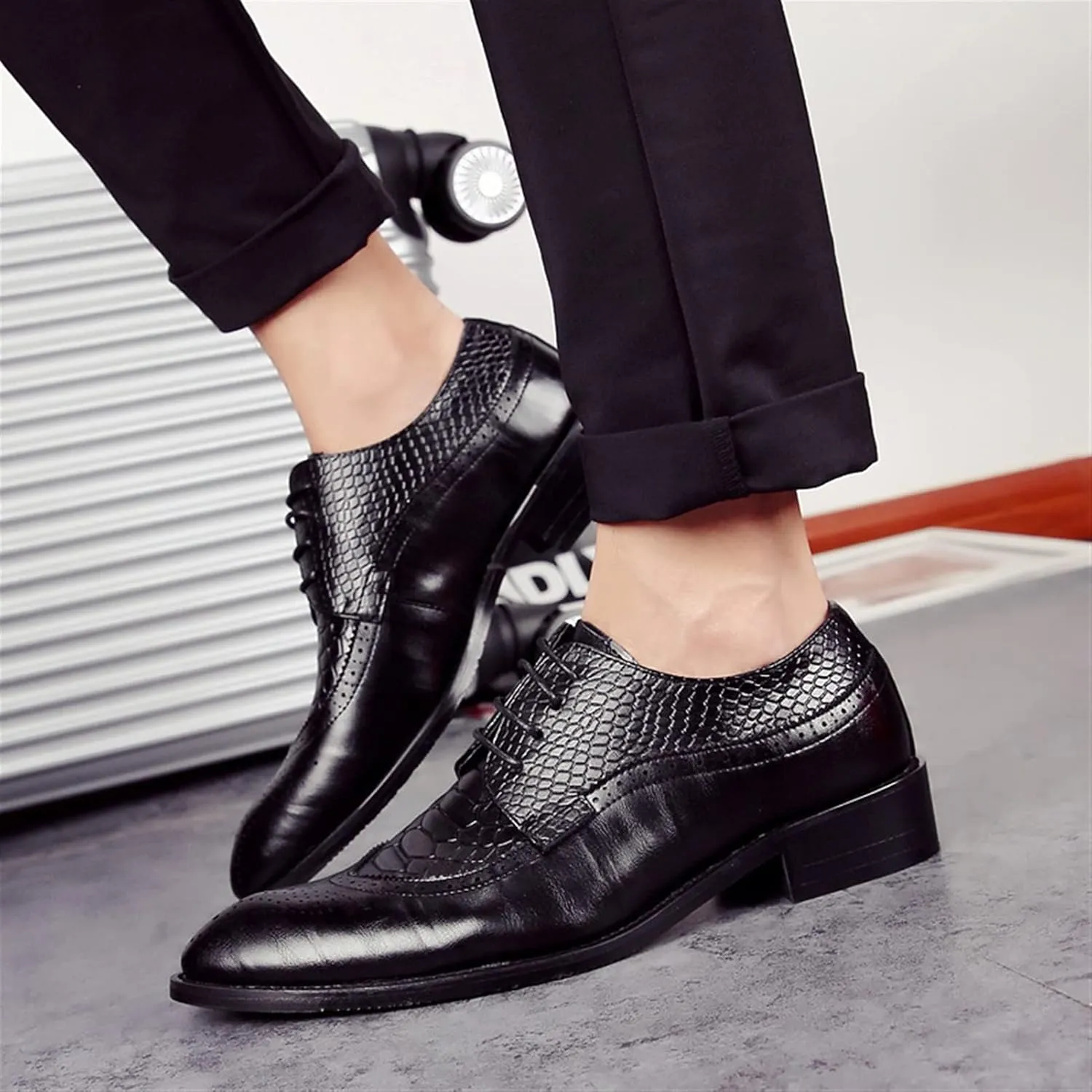 Dress Oxford Shoes for Men Lace Up Brogue Embossed Crocodile Embossed Leather Low Top Rubber Sole Slip Resistant Anti-Slip Block Heel Party Suitable for Many Occasions.