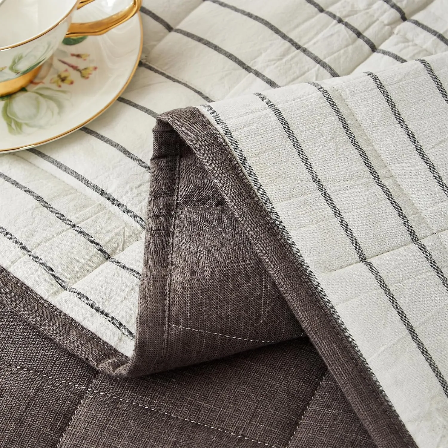 Gray Twin Quilt， Cotton Linen Twin Quilt Bedding Set，2-Pieces Quilted with Grey Stripe Coverlet Lightweight Grey Bedding Comforters with 1 Pillow Shams