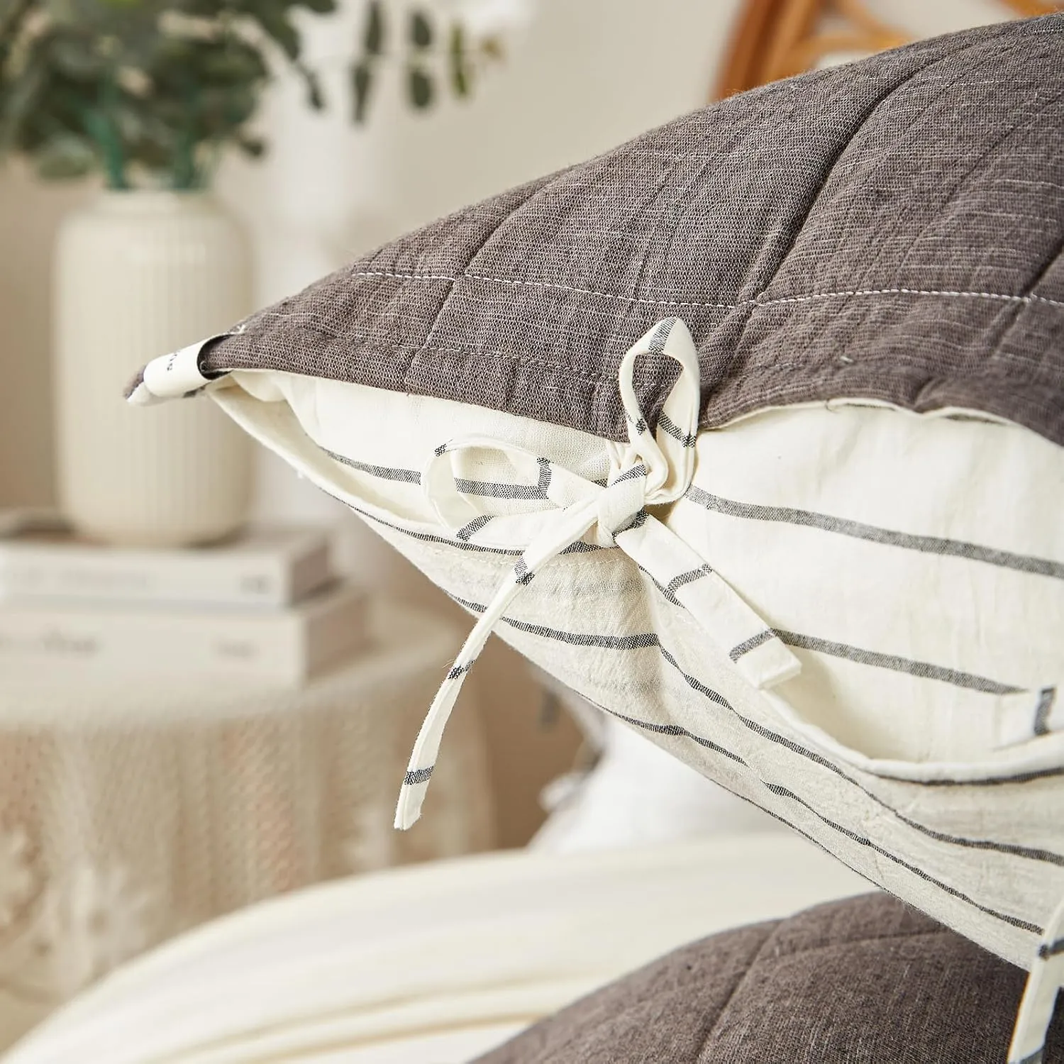 Gray Twin Quilt， Cotton Linen Twin Quilt Bedding Set，2-Pieces Quilted with Grey Stripe Coverlet Lightweight Grey Bedding Comforters with 1 Pillow Shams