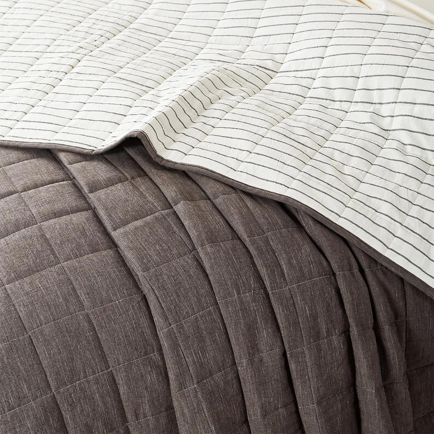 Gray Twin Quilt， Cotton Linen Twin Quilt Bedding Set，2-Pieces Quilted with Grey Stripe Coverlet Lightweight Grey Bedding Comforters with 1 Pillow Shams