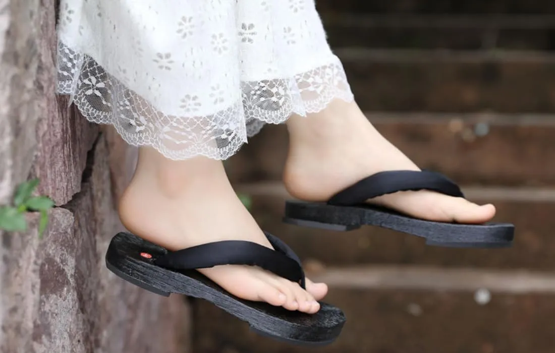 Japanese Wooden Geta Sandals Cosplay Clogs Flip Flop Japanese Style Traditional Wooden Slippers for Women