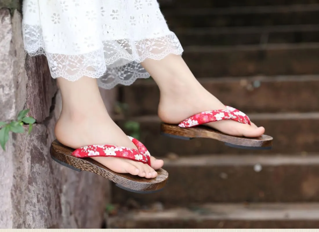 Japanese Wooden Geta Sandals Cosplay Clogs Flip Flop Japanese Style Traditional Wooden Slippers for Women